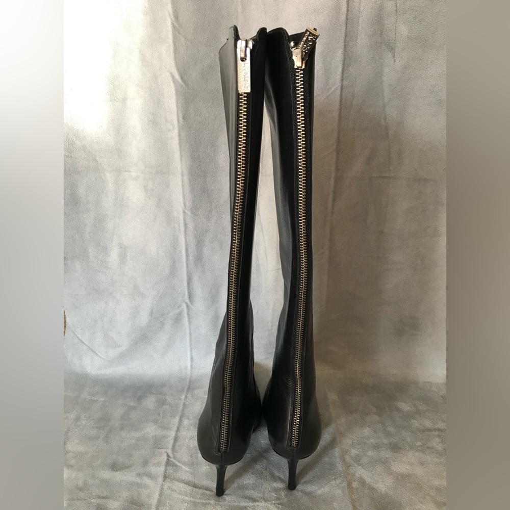 Brand new Kors Michael Kors boots in size 7